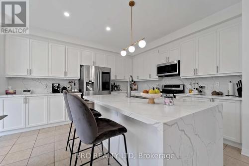 62 Pridham Place, New Tecumseth, ON - Indoor Photo Showing Kitchen With Stainless Steel Kitchen With Upgraded Kitchen