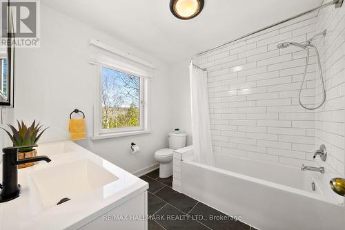 68 Pinewood Rd, Mcdougall, ON - Indoor Photo Showing Bathroom