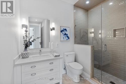 373 Sugar Maple Lane, Richmond Hill, ON - Indoor Photo Showing Bathroom