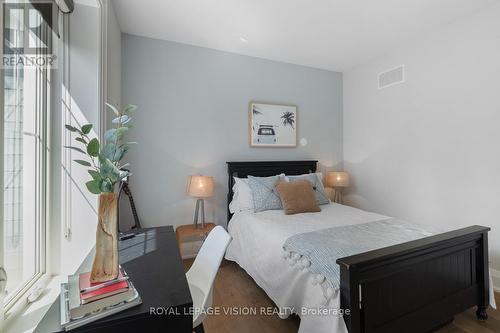 373 Sugar Maple Lane, Richmond Hill, ON - Indoor Photo Showing Bedroom