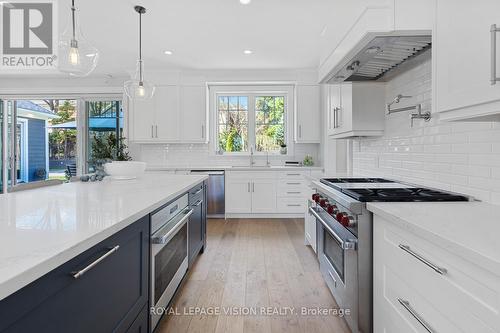 373 Sugar Maple Lane, Richmond Hill, ON - Indoor Photo Showing Kitchen With Upgraded Kitchen