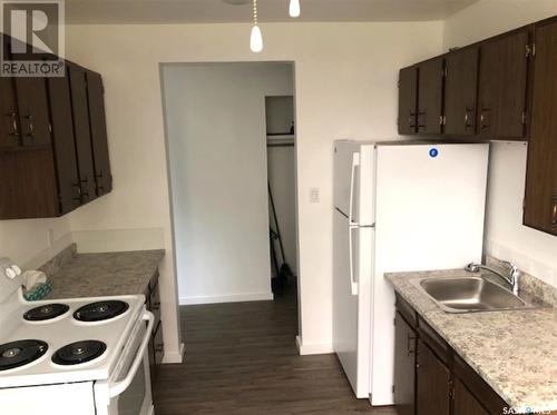 71 Betts Avenue, Yorkton, SK - Indoor Photo Showing Kitchen With Double Sink