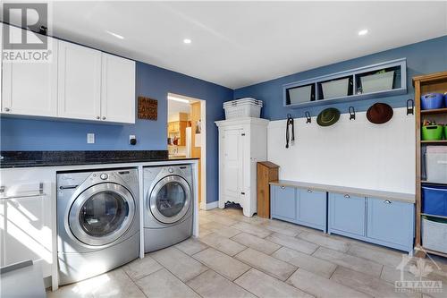 8286 Rodney Farm Drive, Metcalfe, ON - Indoor Photo Showing Laundry Room