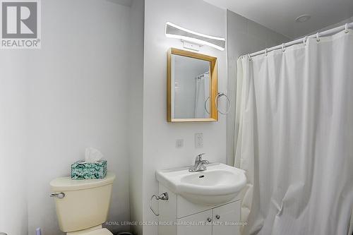 2 Farmingdale Road, Toronto, ON - Indoor Photo Showing Bathroom