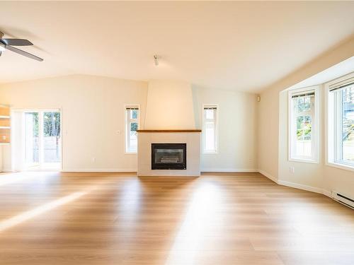 3745 Elworthy Pl, Nanaimo, BC - Indoor Photo Showing Living Room With Fireplace
