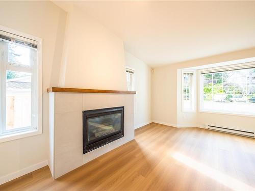 3745 Elworthy Pl, Nanaimo, BC - Indoor Photo Showing Living Room With Fireplace