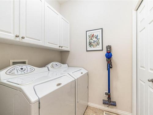 20-631 Blenkin Ave, Parksville, BC - Indoor Photo Showing Laundry Room