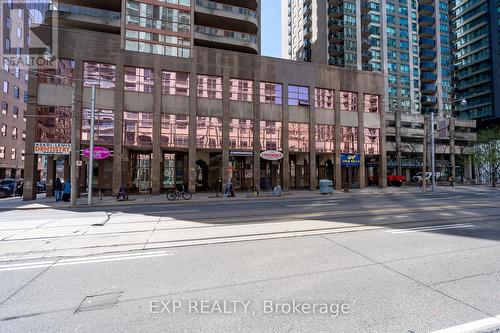902 - 750 Bay Street, Toronto, ON - Outdoor With Facade