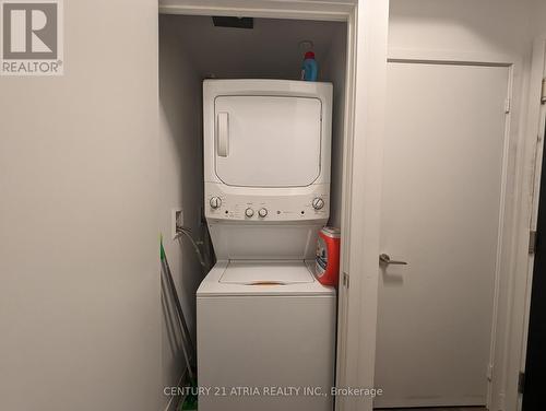 4208 - 8 Eglinton Avenue E, Toronto, ON - Indoor Photo Showing Laundry Room