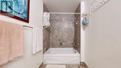 #1205 -5795 Yonge St, Toronto, ON - Indoor Photo Showing Bathroom