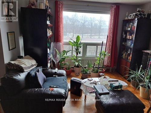 19 - 33 Celeste Drive, Toronto, ON - Indoor Photo Showing Living Room