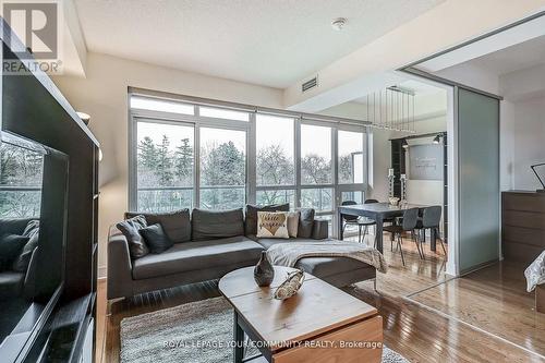 #405 -26 Norton Ave, Toronto, ON - Indoor Photo Showing Living Room