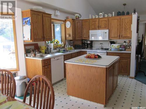 412 9Th Avenue E, Nipawin, SK - Indoor Photo Showing Kitchen With Double Sink