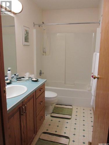 412 9Th Avenue E, Nipawin, SK - Indoor Photo Showing Bathroom