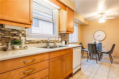 5061 University Avenue, Niagara Falls, ON - Indoor Photo Showing Kitchen With Double Sink