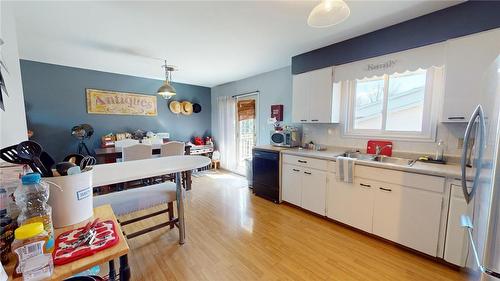 617 16Th Avenue, Hanover, ON - Indoor Photo Showing Kitchen
