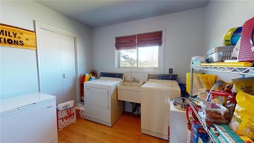 617 16Th Avenue, Hanover, ON - Indoor Photo Showing Laundry Room