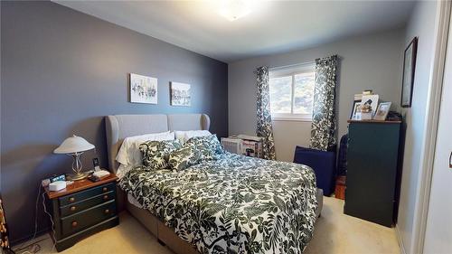 617 16Th Avenue, Hanover, ON - Indoor Photo Showing Bedroom