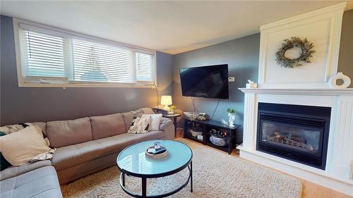 617 16Th Avenue, Hanover, ON - Indoor Photo Showing Living Room With Fireplace