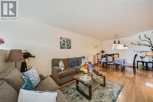 1260 Settlers Street, Windsor, ON - Indoor Photo Showing Living Room