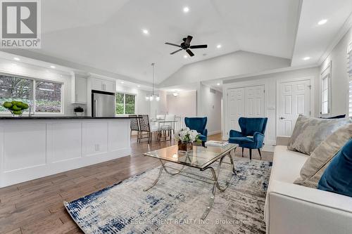 2060 Maplewood Drive, Burlington, ON - Indoor Photo Showing Living Room