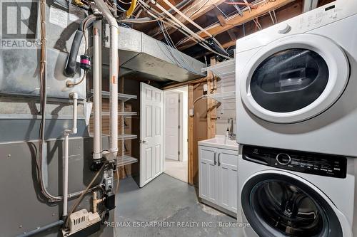 2060 Maplewood Dr, Burlington, ON - Indoor Photo Showing Laundry Room