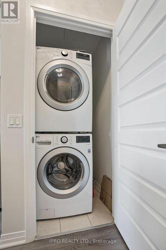 #614 -128 Grovewood Common, Oakville, ON - Indoor Photo Showing Laundry Room