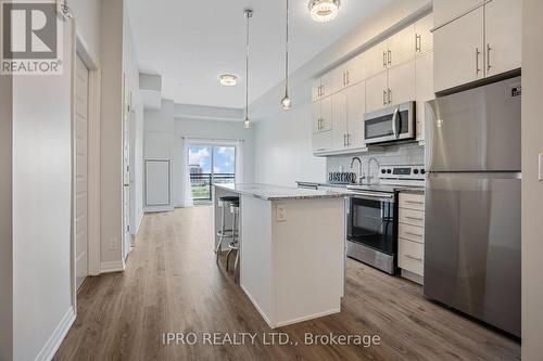 #614 -128 Grovewood Common, Oakville, ON - Indoor Photo Showing Kitchen With Upgraded Kitchen