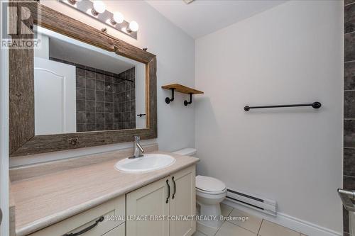 4 - 35 Madelaine Drive, Barrie, ON - Indoor Photo Showing Bathroom