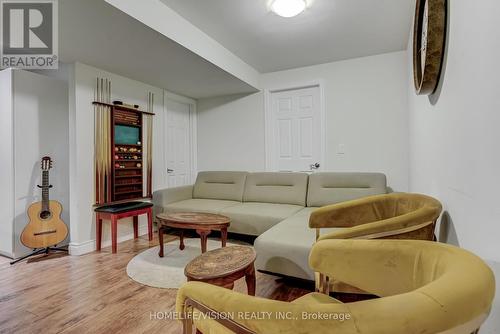 169 Larratt Lane, Richmond Hill, ON - Indoor Photo Showing Living Room