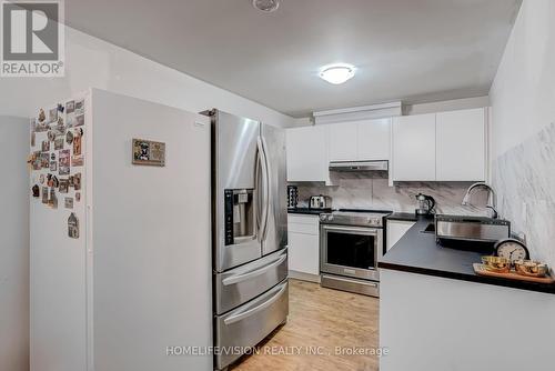 169 Larratt Lane, Richmond Hill, ON - Indoor Photo Showing Kitchen With Stainless Steel Kitchen With Double Sink