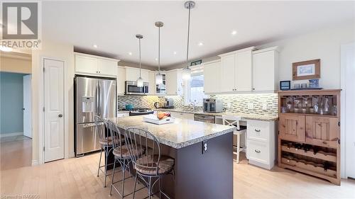 So much space! - 838 23Rd Street E, Owen Sound, ON - Indoor Photo Showing Kitchen With Upgraded Kitchen