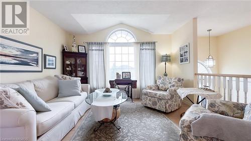 Tastefully Decorated - 838 23Rd Street E, Owen Sound, ON - Indoor Photo Showing Living Room