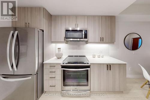 #Th#31 -1050 Portage Pkwy, Vaughan, ON - Indoor Photo Showing Kitchen