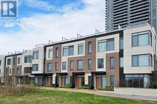 #Th#31 -1050 Portage Pkwy, Vaughan, ON - Outdoor With Facade