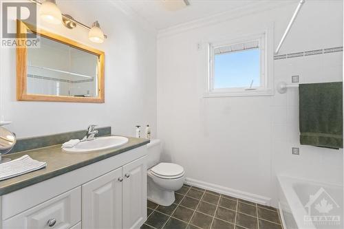 Main 3 pce bathroom - 4145 Champlain Street, Bourget, ON - Indoor Photo Showing Bathroom