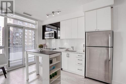 #709 -98 Lillian St, Toronto, ON - Indoor Photo Showing Kitchen With Upgraded Kitchen