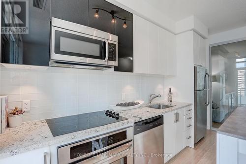 709 - 98 Lillian Street, Toronto, ON - Indoor Photo Showing Kitchen With Upgraded Kitchen