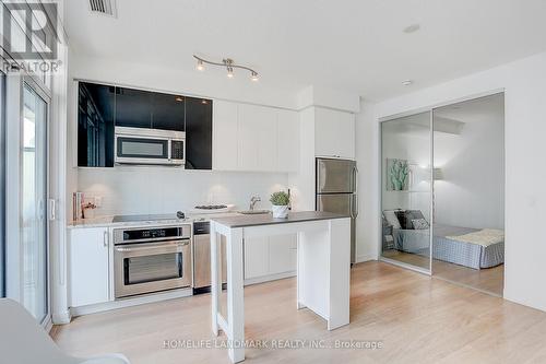 709 - 98 Lillian Street, Toronto, ON - Indoor Photo Showing Kitchen With Upgraded Kitchen