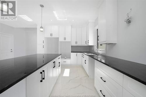 111 Bonnet, Amherstburg, ON - Indoor Photo Showing Kitchen