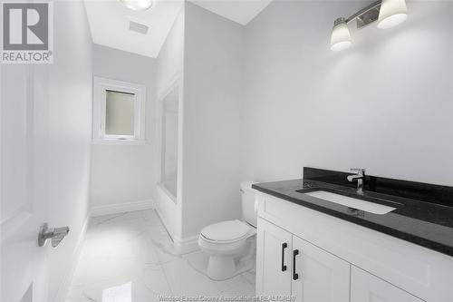 111 Bonnet, Amherstburg, ON - Indoor Photo Showing Bathroom