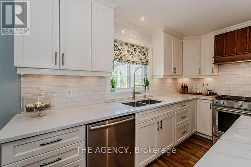 25 Brian Drive, Brant, ON - Indoor Photo Showing Kitchen With Double Sink With Upgraded Kitchen