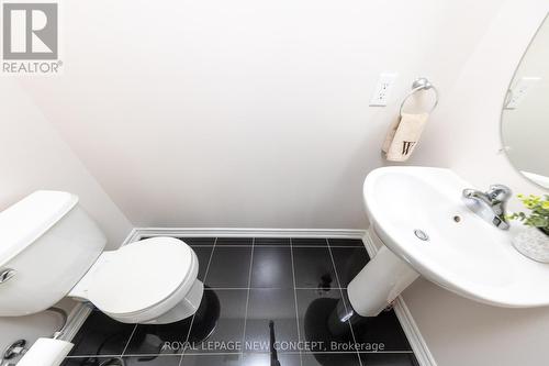 #1 -3038 Haines Rd, Mississauga, ON - Indoor Photo Showing Bathroom