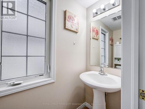 83 Sorrento St, Kitchener, ON - Indoor Photo Showing Bathroom
