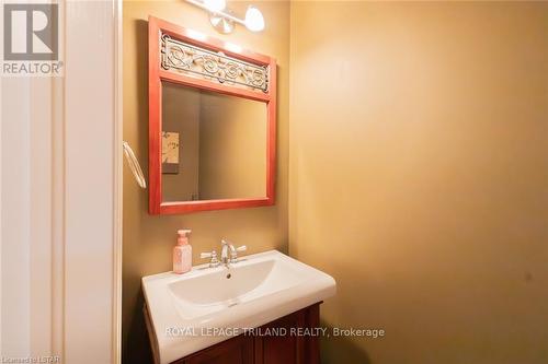 31 Bayside Crt, London, ON - Indoor Photo Showing Bathroom