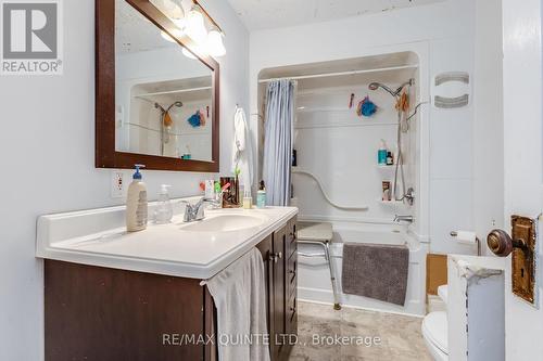 140 William St, Belleville, ON - Indoor Photo Showing Bathroom