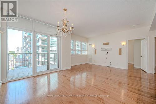 611 - 399 Elizabeth Street E, Burlington (Brant), ON - Indoor Photo Showing Living Room