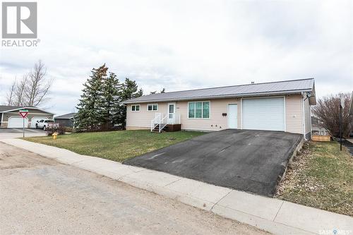 746 Alberta Avenue, Kerrobert, SK - Outdoor