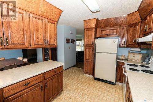 746 Alberta Avenue, Kerrobert, SK - Indoor Photo Showing Kitchen
