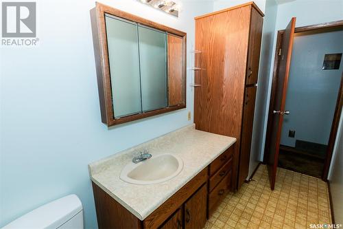 746 Alberta Avenue, Kerrobert, SK - Indoor Photo Showing Bathroom